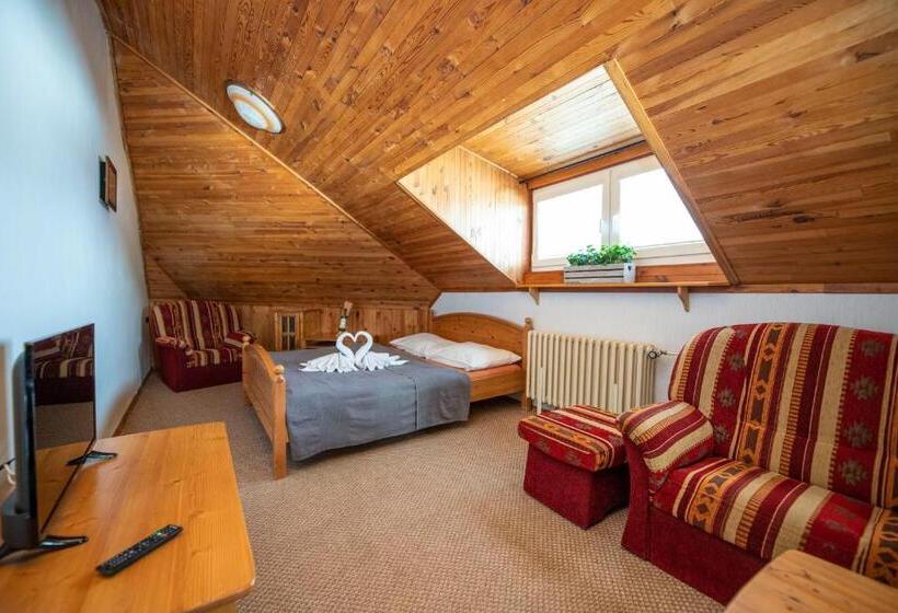 3 Bedroom Suite, Penzion Vysoká Stráž