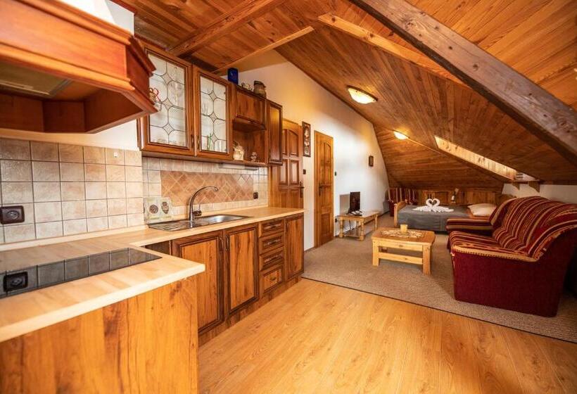 3 Bedroom Suite, Penzion Vysoká Stráž