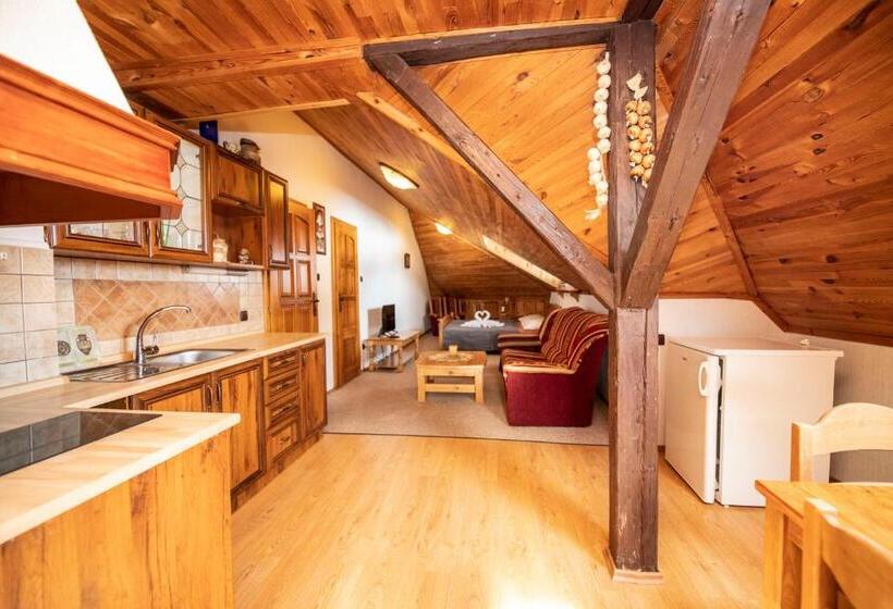 3 Bedroom Suite, Penzion Vysoká Stráž