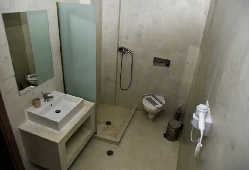 חדר משפחתי, Afandou Blu