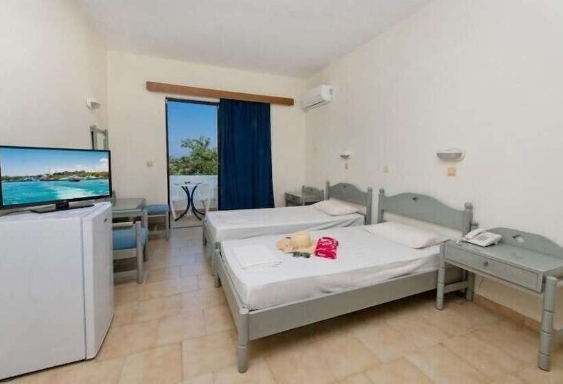 חדר משפחתי, Afandou Blu