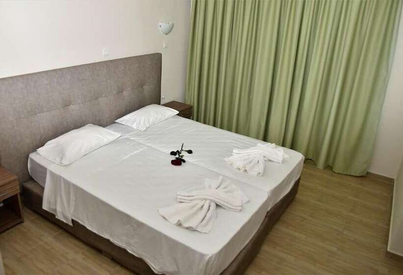 חדר משפחתי, Afandou Blu