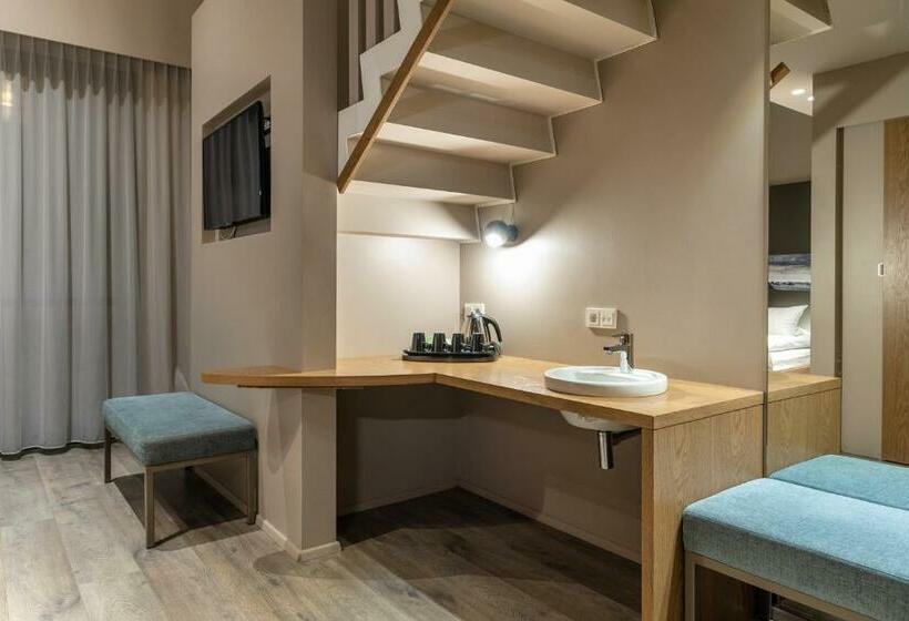 Cameră Familiară, Vík í Mýrdal