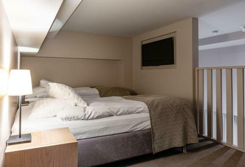 Cameră Familiară, Vík í Mýrdal