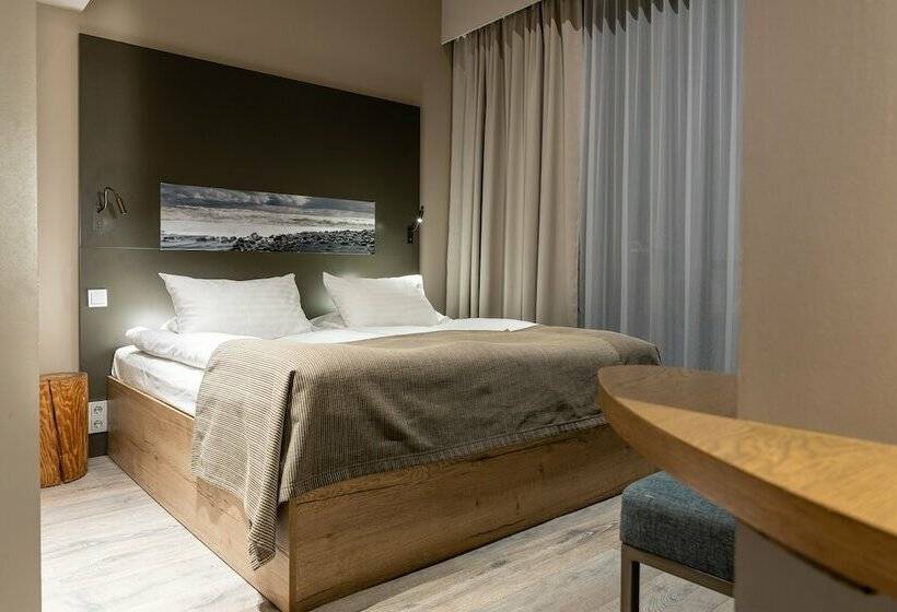 Cameră Familiară, Vík í Mýrdal