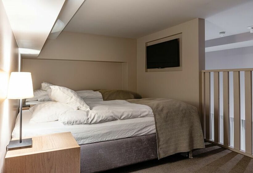 Cameră Familiară, Vík í Mýrdal