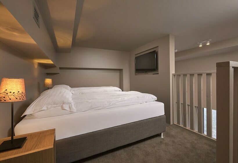 Cameră Familiară, Vík í Mýrdal