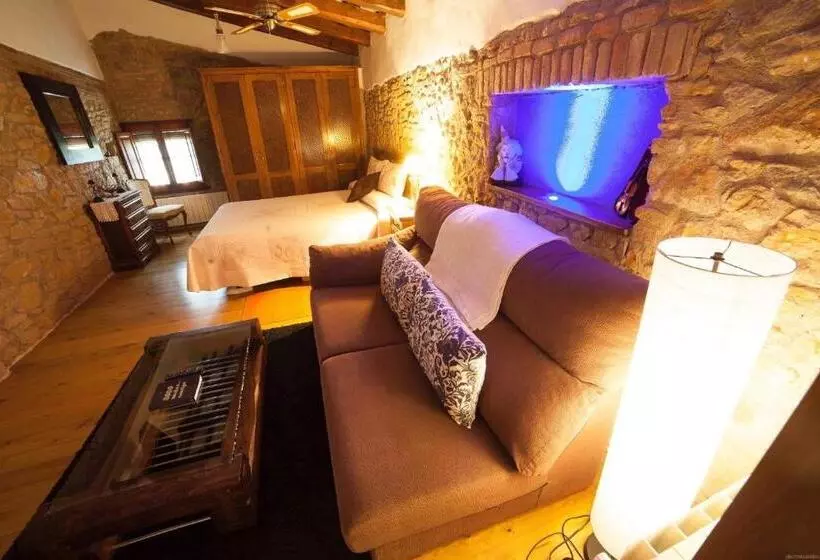 سوییت جونیور, Mas Rabiol Costa Bravaempordaonly Adults