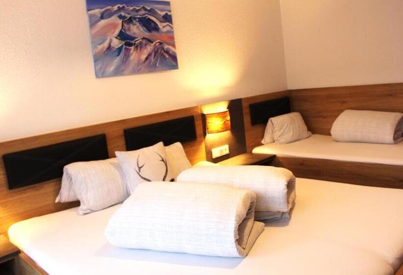 חדר סטנדרט לשלושה עם מרפסת, Apart Garni Jägerheim