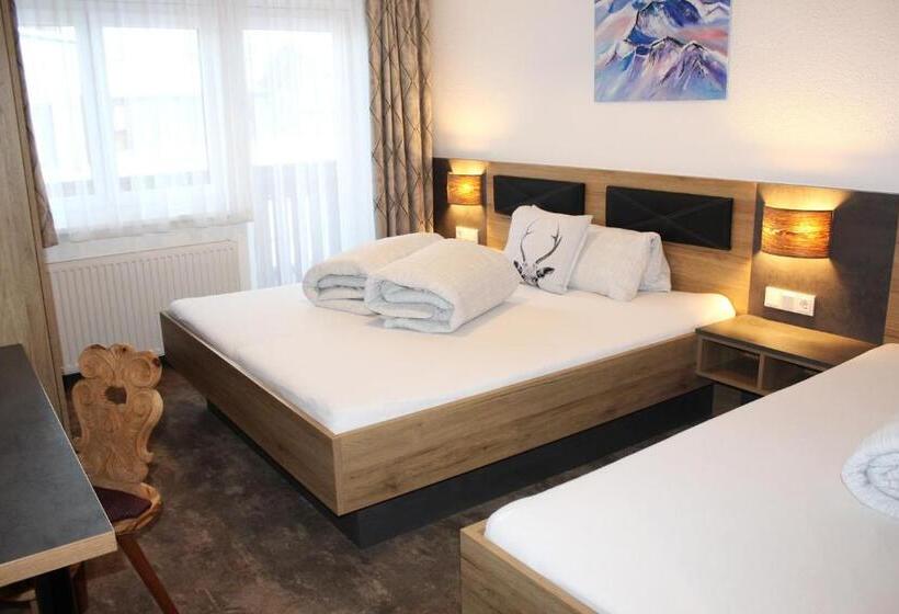 חדר סטנדרט לשלושה עם מרפסת, Apart Garni Jägerheim