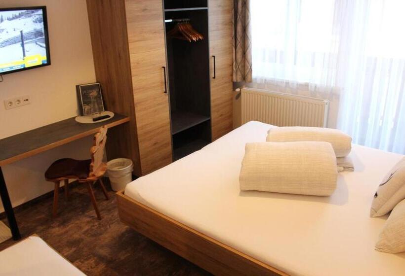 חדר סטנדרט לשלושה עם מרפסת, Apart Garni Jägerheim