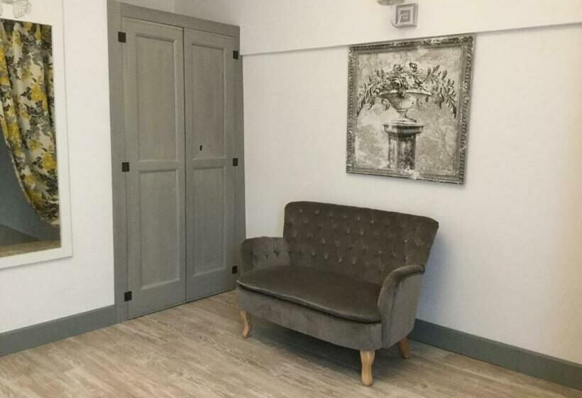 اتاق لوکس با بالکن, Casa 28