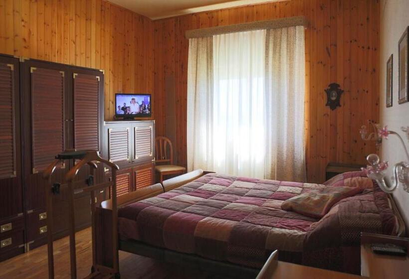 Стандартный внешний трехместный номер с ванной комнатой, Casa Di Luca