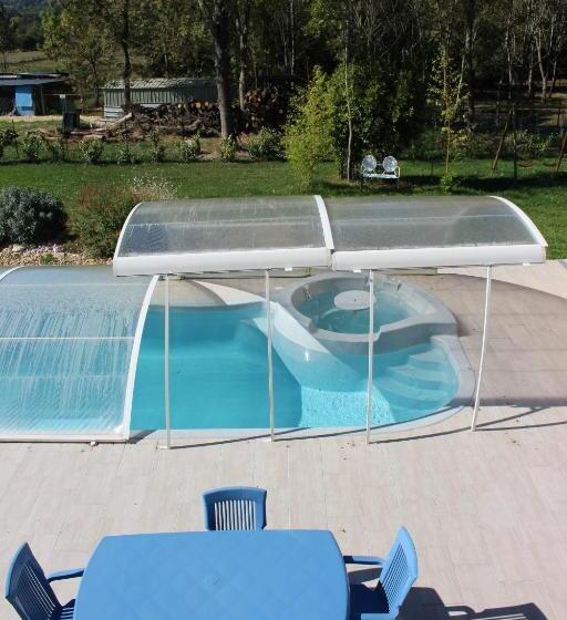 标准间带游泳池, Gîte Du Puy De L étang