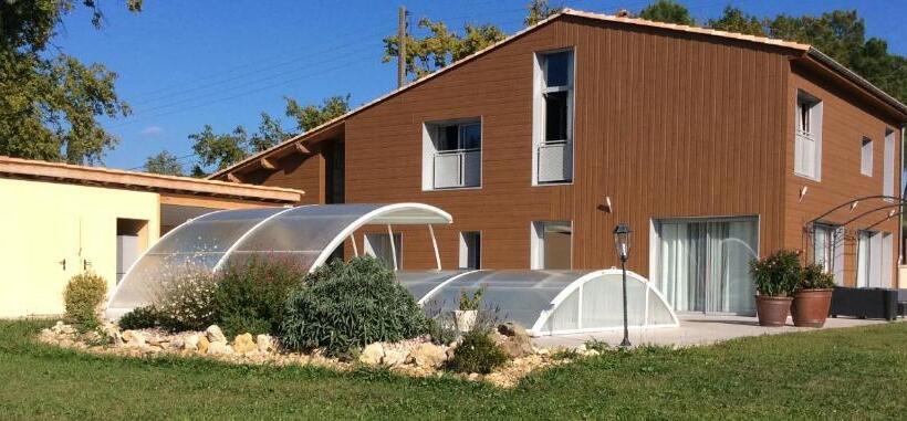 标准间带游泳池, Gîte Du Puy De L étang