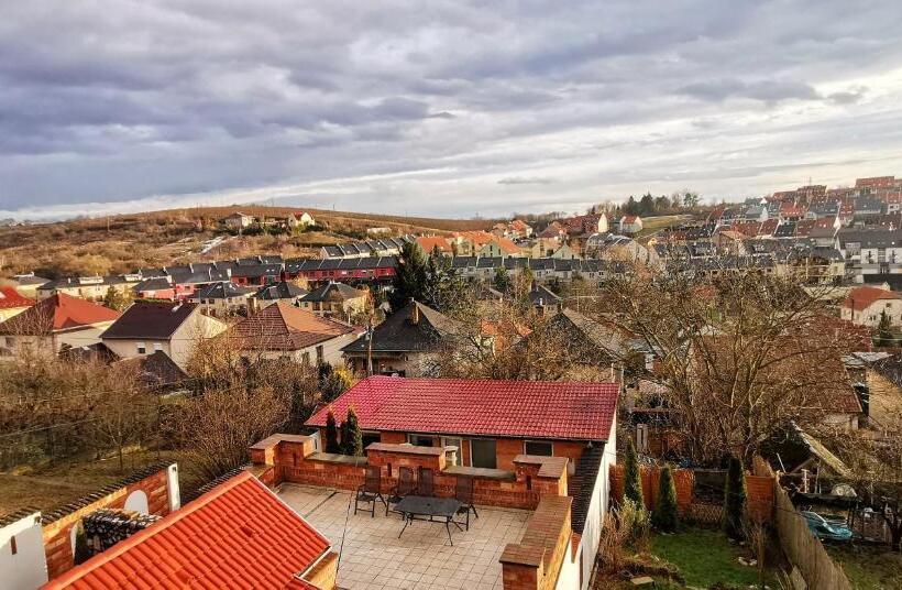 Standard Studio, Eged Inn