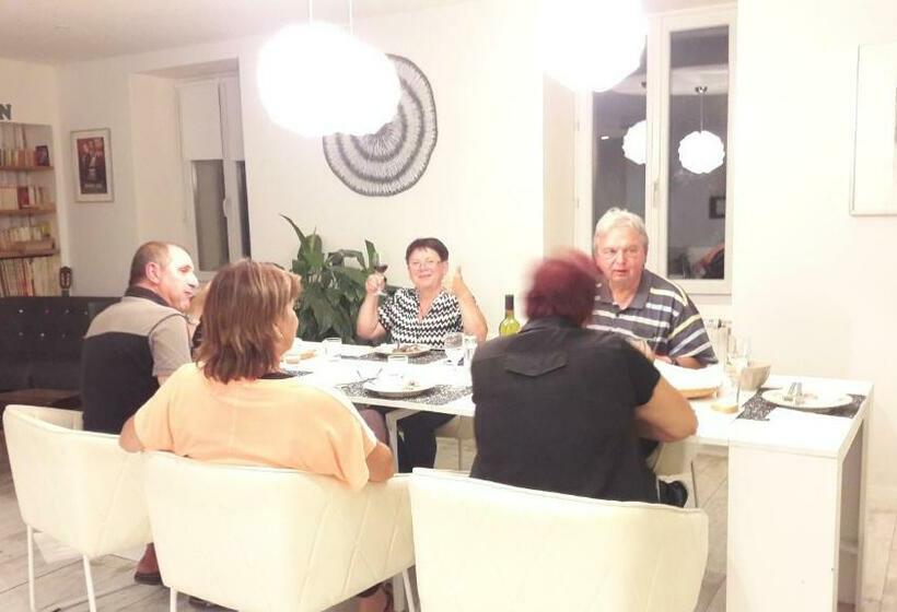 Номер Стандарт Вид на Сад, Clos Charmille