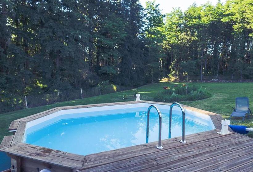 חדר משפחתי, Clos Charmille