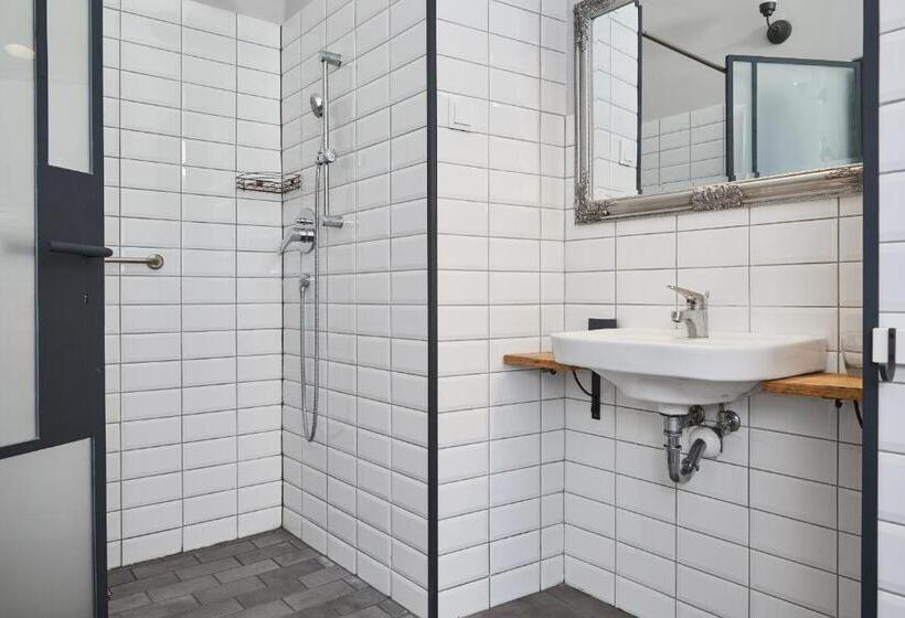 סוויטה משפחתית, Préselő Pincészet és Vendégház