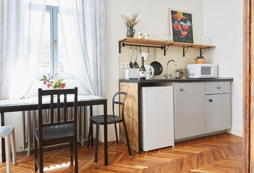 סוויטה משפחתית, Préselő Pincészet és Vendégház