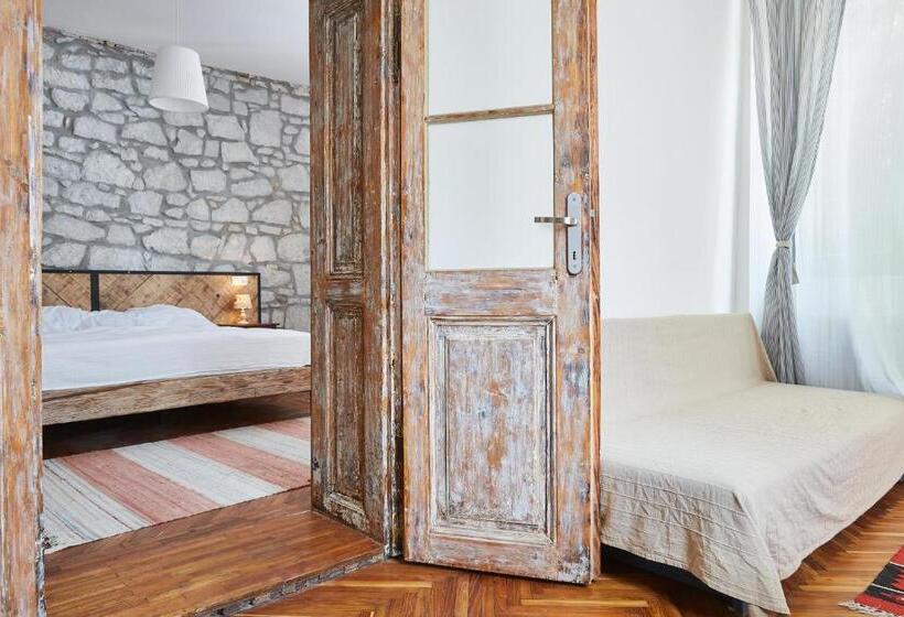 סוויטה משפחתית, Préselő Pincészet és Vendégház