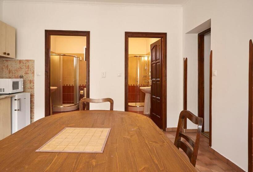 דירת דופלקס בת חדר שינה 1, Préselő Pincészet és Vendégház