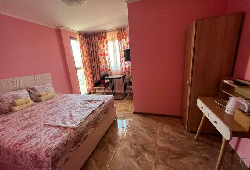 Номер Стандарт, Daniel Guest House