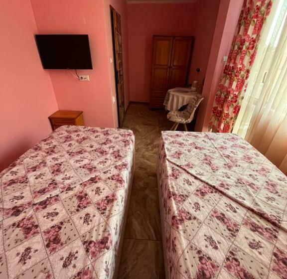 Номер Стандарт, Daniel Guest House