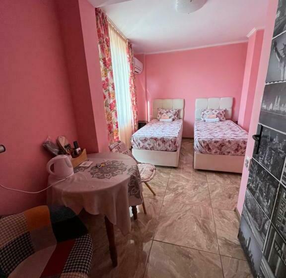 Номер Стандарт, Daniel Guest House