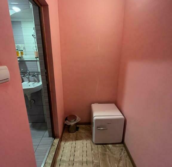 Номер Стандарт, Daniel Guest House