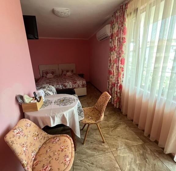 Номер Стандарт, Daniel Guest House