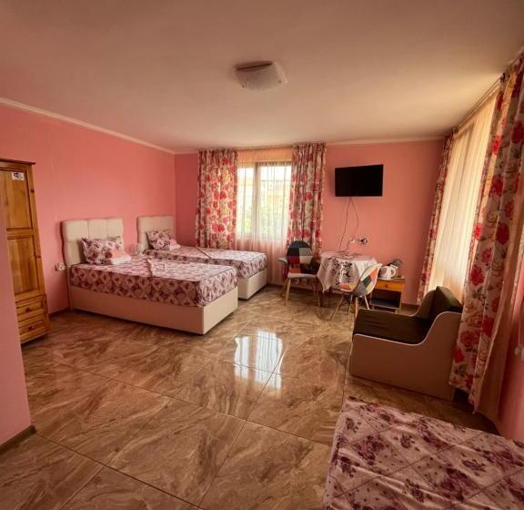 Номер Стандарт Трехместный, Daniel Guest House