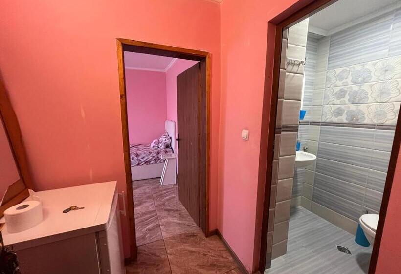 Номер Стандарт Трехместный, Daniel Guest House