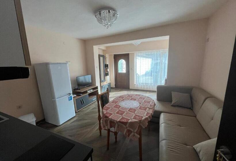 Апартаменты 1 Спальня Нижний Этаж, Daniel Guest House