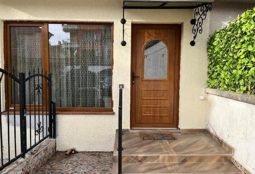 Апартаменты 1 Спальня Нижний Этаж, Daniel Guest House