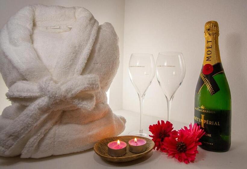 سوییت لوکس, Duomo Luxury Suite Catania