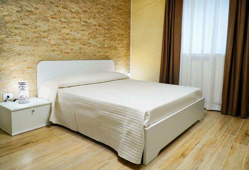 חדר דלוקס, Gattini33