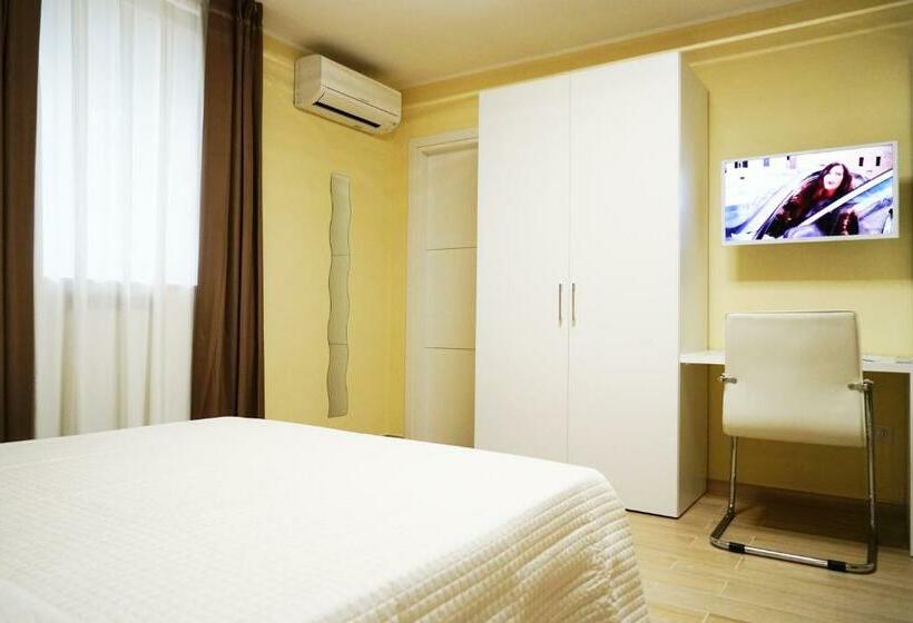 חדר דלוקס, Gattini33