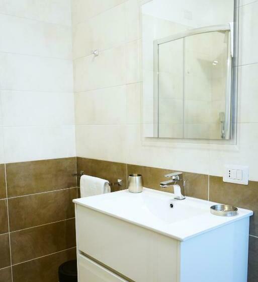 חדר דלוקס, Gattini33