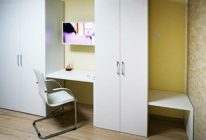 חדר דלוקס, Gattini33