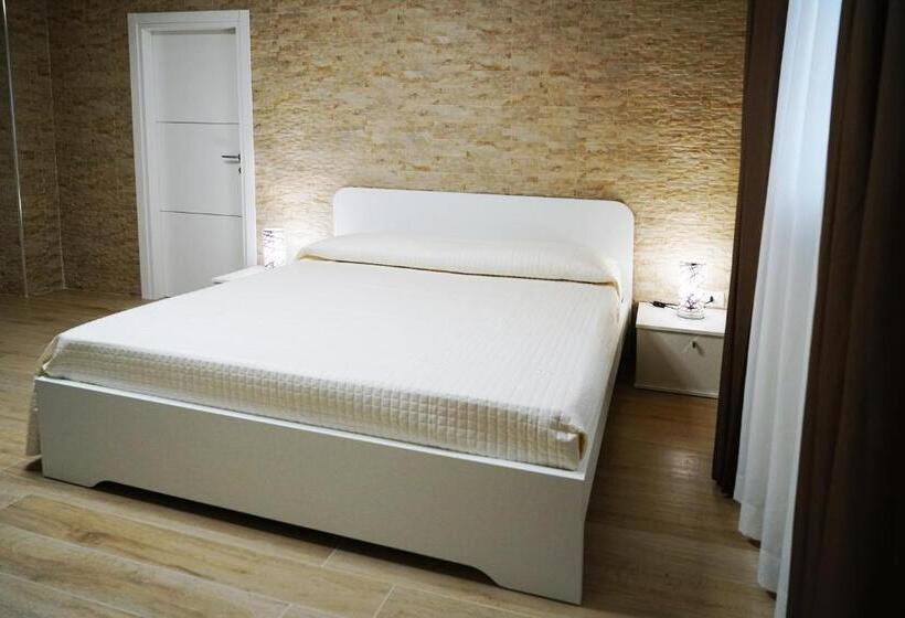 חדר דלוקס, Gattini33