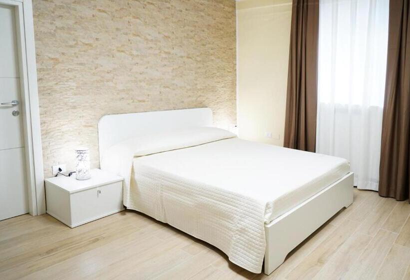 חדר דלוקס, Gattini33