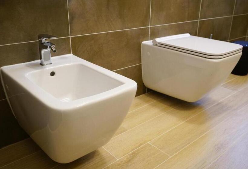 חדר דלוקס, Gattini33