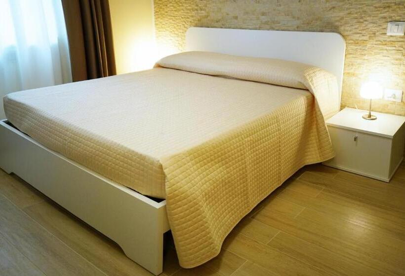 חדר דלוקס, Gattini33