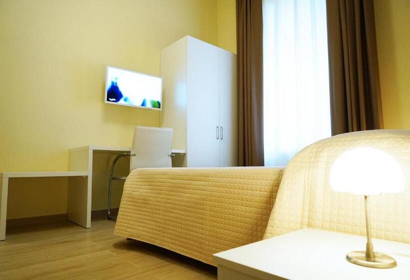 חדר דלוקס, Gattini33