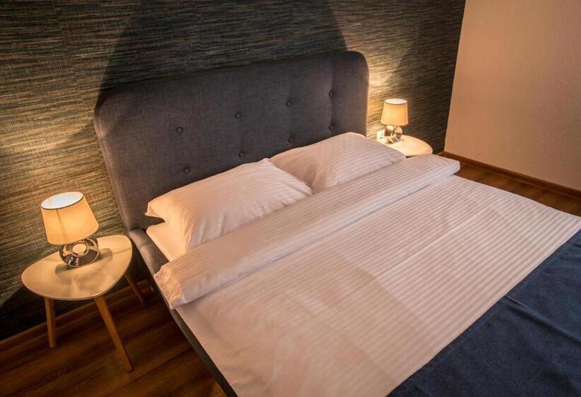 חדר סופריור, Heaven