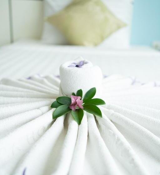 Suite Deluxe Llit King, Ca Hotel And Residence Phuket   Sha Extra Plus