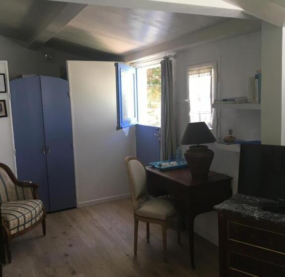 غرفة قياسية مزوَّدة بتراس, Le Buzet Bleu Bed & Breakfast