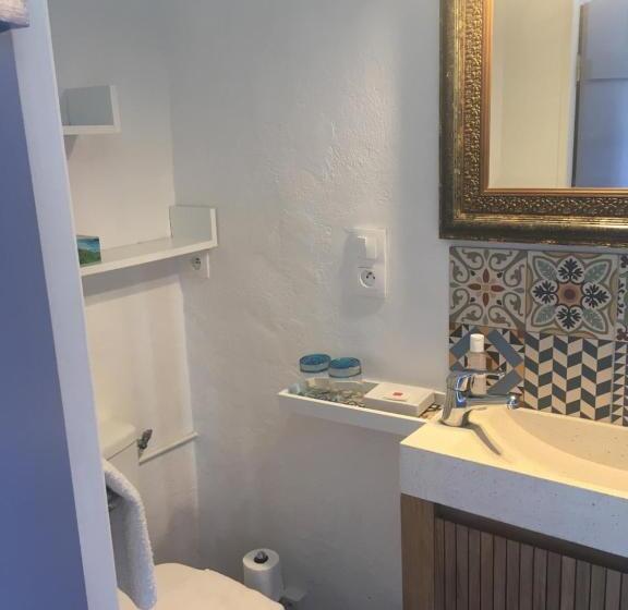 غرفة قياسية مزوَّدة بتراس, Le Buzet Bleu Bed & Breakfast