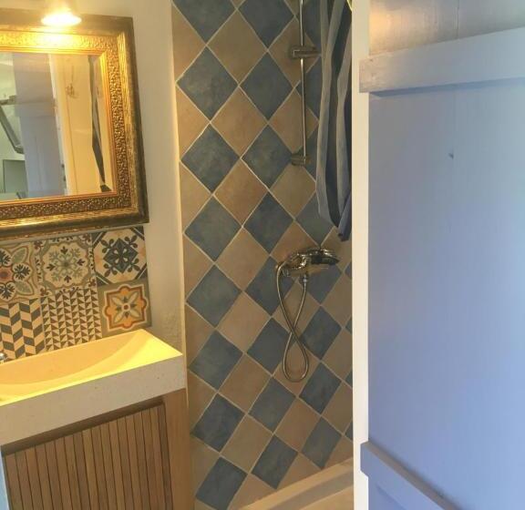 غرفة قياسية مزوَّدة بتراس, Le Buzet Bleu Bed & Breakfast